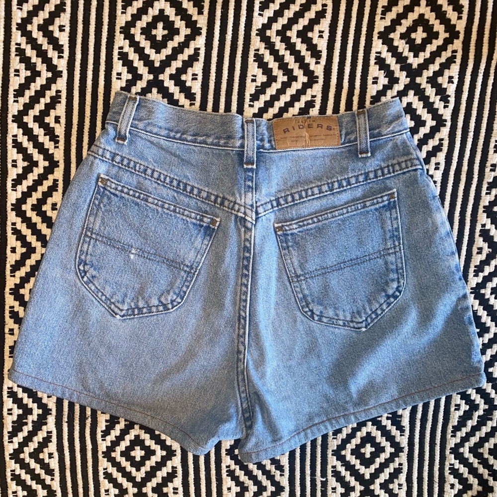 Vintage Riders by LeeClassic Light Wash High Rise Shorts. Size 26 - Picture 2 of 2